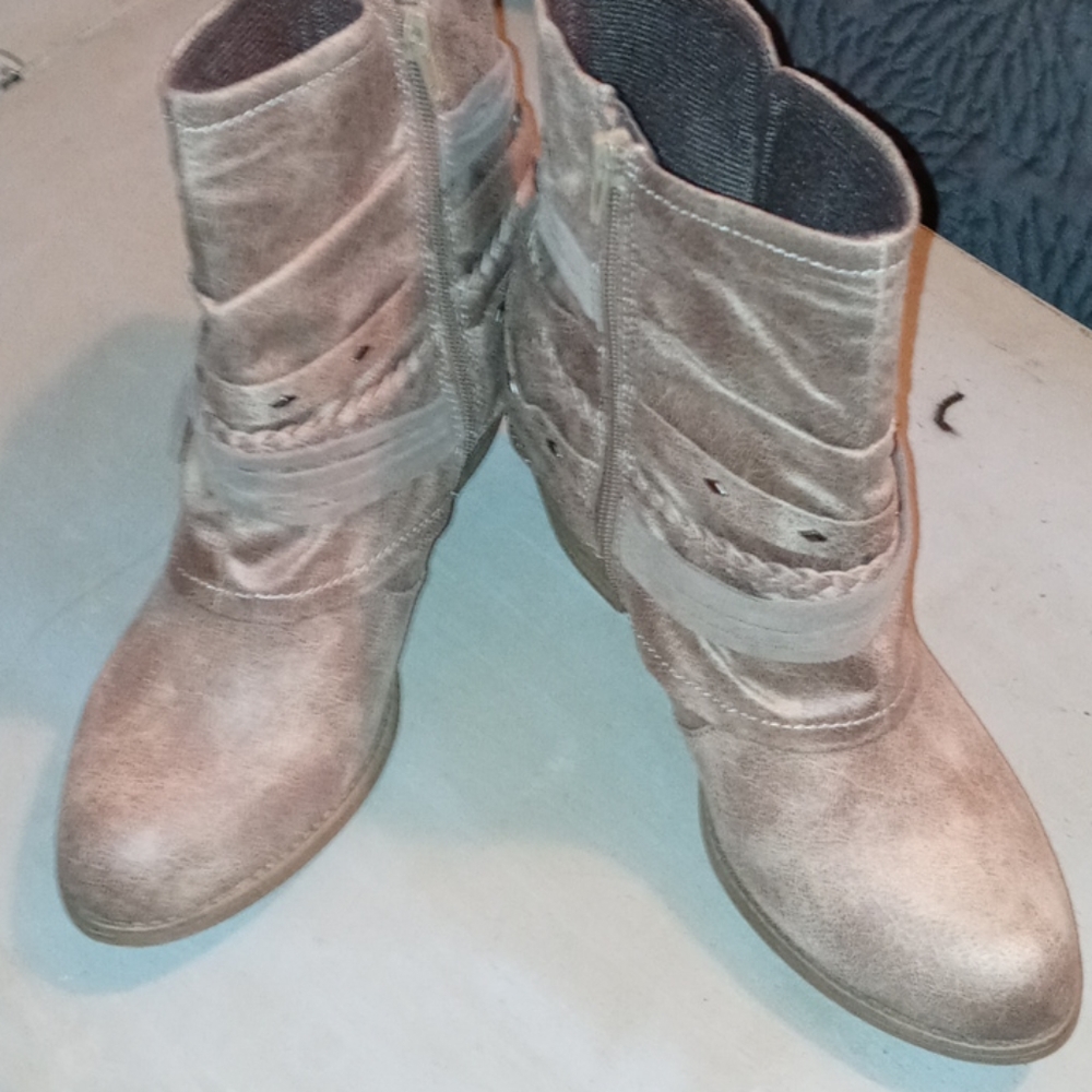 Ankle boots